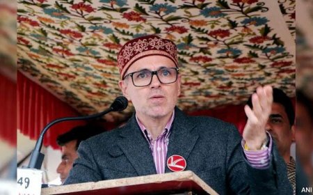 ಮನೆ ನೆಲಸಮದಿಂದ ಜನರಿಗೆ ತೊಂದರೆ : ಅಪರಾಧಿಗಳಿಗೆ ಕರುಣೆಯಿಲ್ಲದೆ ಶಿಕ್ಷೆಯಾಗಬೇಕು. ಇದು ಮುಗ್ಧ ಜನರ ಮೇಲೆ ಪರಿಣಾಮ ಬೀರಬಾರದು – ಒಮರ್ ಅಬ್ದುಲ್ಲಾ