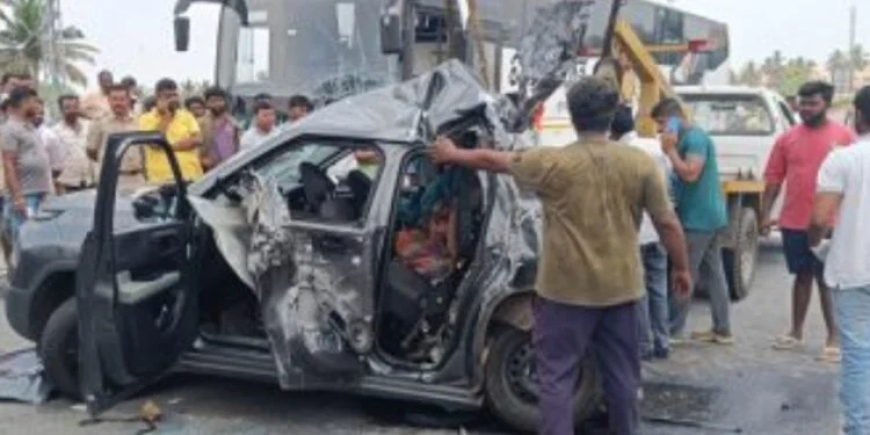 ಕಾರು-ಐರಾವತ ಬಸ್ ನಡುವೆ ಡಿಕ್ಕಿ: ಸ್ಥಳದಲ್ಲೇ ನಾಲ್ವರ ಸಾವು!!