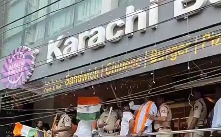 ಪಾಕಿಸ್ತಾನ ವಿರುದ್ಧ ಆಕ್ರೋಶ: ರಾಜೇಶ್, ಹರೀಶ್ ಮಾಲಕತ್ವದ ಕರಾಚಿ ಬೇಕರಿಯನ್ನು ಧ್ವಂಸಗೊಳಿಸಿದ ಬಿಜೆಪಿ