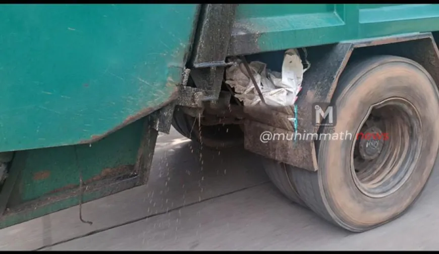 ಮಂಗಳೂರು: ಮ.ನ.ಪಾ ಕಸದ ಲಾರಿಗಳಿಂದ ರಸ್ತೆಯಲ್ಲಿ ಕೊಳಚೆ ನೀರು ಸೋರಿಕೆ; ವಾಹನ ಸವಾರರಿಗೆ ಸಂಕಷ್ಟ