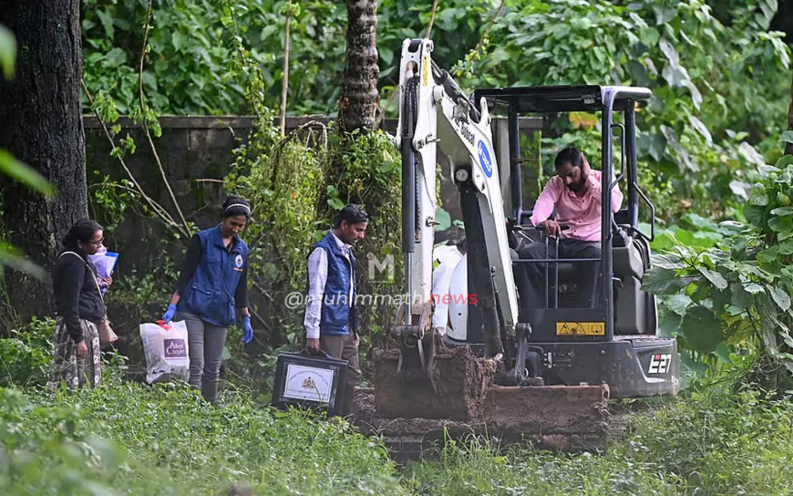ಧರ್ಮಸ್ಥಳ ಪ್ರಕರಣ: ಹರಿದ ರವಿಕೆ, ಪಾನ್ ಕಾರ್ಡ್, ಎಟಿಎಂ ಕಾರ್ಡ್ ಪತ್ತೆ; ವಕೀಲ ಮಂಜುನಾಥ್