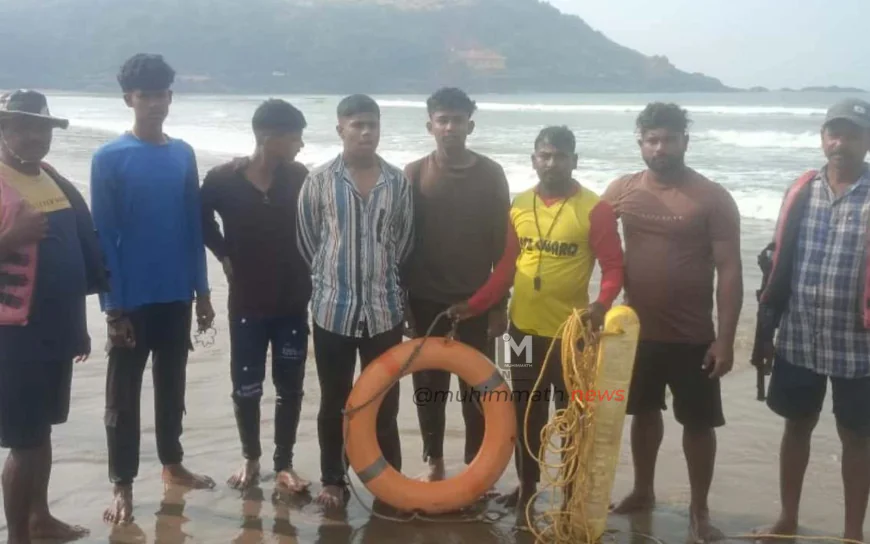 ಕಾರವಾರ: ಸಮುದ್ರದಲ್ಲಿ ಕೊಚ್ಚಿ ಹೋಗ್ತಿದ್ದ ಶಿಕ್ಷಕ ಸೇರಿ ನಾಲ್ವರು ವಿದ್ಯಾರ್ಥಿಗಳ ರಕ್ಷಣೆ