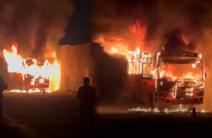 യാത്രക്കിടെ കെഎസ്ആർടിസി സ്വിഫ്റ്റ് ബസ് കത്തിനശിച്ചു; ഒഴിവായത് വൻ ദുരന്തം  