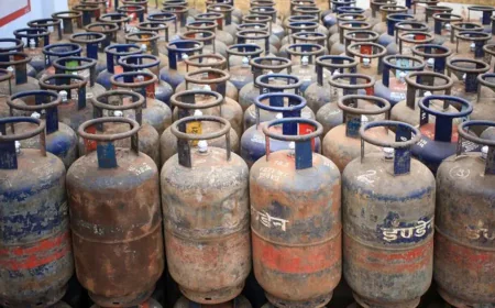 വാണിജ്യ എൽ പി ജി സിലിൻഡർ വില കുത്തനെ കൂട്ടി