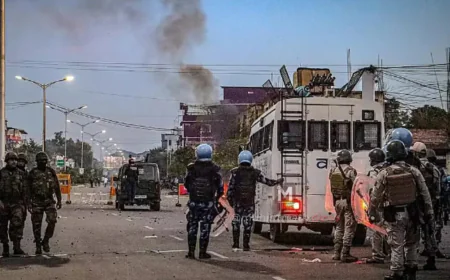 മണിപ്പൂർ സംഘർഷം: വംശീയ അക്രമണം തുടരുന്നതിനിടെ വീടുകൾക്ക് തീയിട്ടു