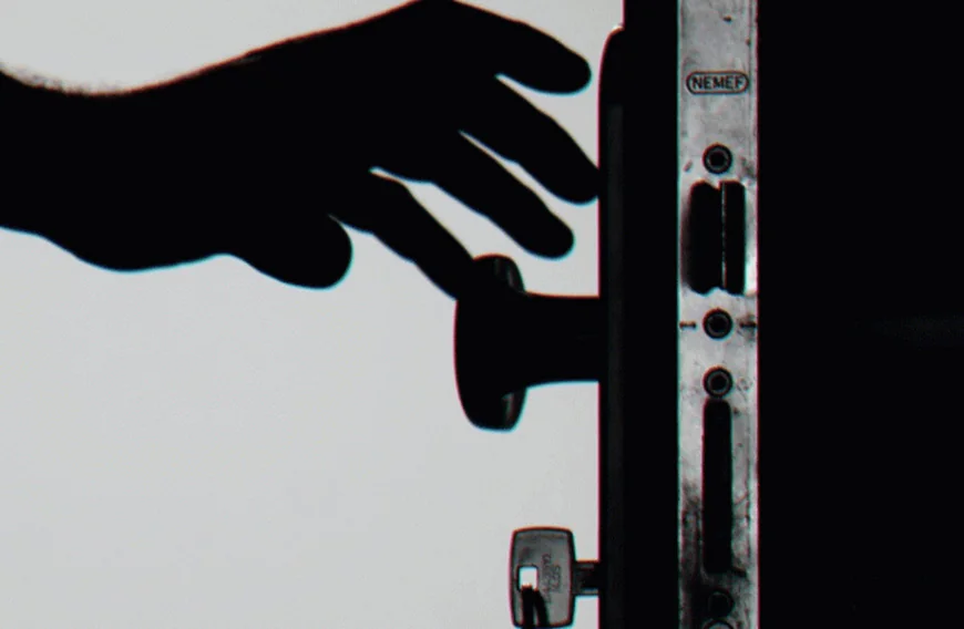 ബിസിനസുകാരൻ്റെ വീട്ടിൽ നിന്നും സ്വർണ്ണവും പണവും കൊള്ളയടിച്ചു; അന്വേഷണം ഊർജ്ജിതമാക്കി പൊലീസ് 