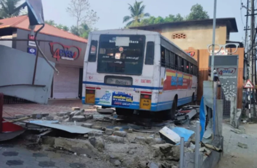 ഓട്ടത്തിനിടെ ഡ്രൈവർ ഹൃദയാഘാതം മൂലം മരിച്ചു; കെ.എസ്.ആർ.ടി.സി ബസ് നിയന്ത്രണം വിട്ടു