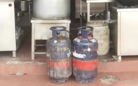 പാചകവാതക ക്ഷാമം രൂക്ഷമായതോടെ കുമ്പള ടൗണിലെ പത്ത് ഹോട്ടലുകൾ പൂട്ടി