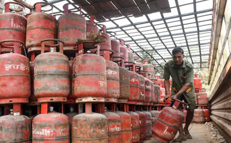 രാജ്യത്ത് ലോക്ഡൗണ്‍ പരിഗണനയിലില്ല; വ്യാജ വാര്‍ത്തകള്‍ക്കെതിരെ ജാഗ്രത വേണമെന്ന് കേന്ദ്ര സര്‍ക്കാര്‍