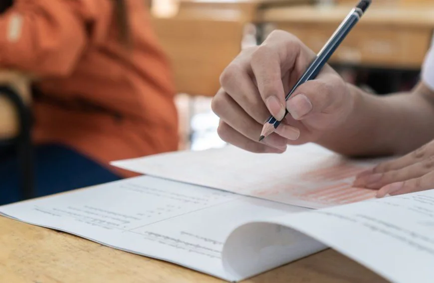 ഇറാൻ-ഇസ്രായേൽ സംഘർഷം; ഗൾഫിലെ എസ്.എസ്‌.എൽ.സി, പ്ലസ് ടു പരീക്ഷകൾ മാറ്റി