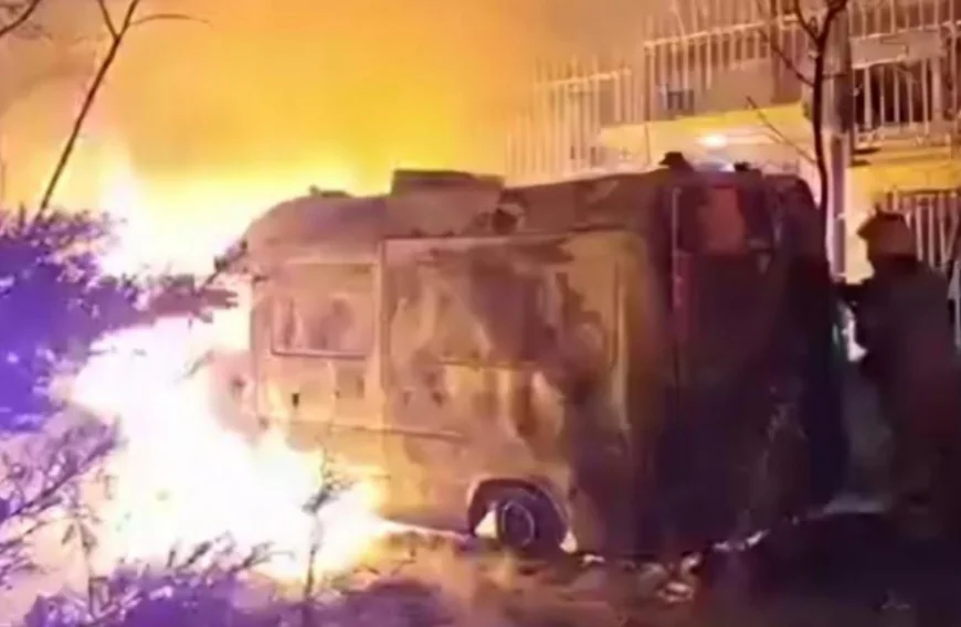 ഇറാനിൽ ഓടിക്കൊണ്ടിരുന്ന ആംബുലൻസ് ഇസ്റാഈൽ ബോംബിട്ട് തകർത്തു; എണ്ണ ശുദ്ധീകരണ ശാലക്ക് നേരെയും ആക്രമണം