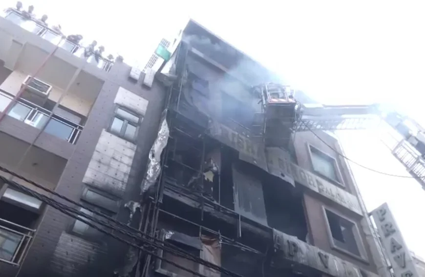 ‌ഡൽഹിയിലെ പാലം റെസിഡൻഷ്യൽ മേഖലയിൽ വൻ തീപിടിത്തം; മൂന്ന് കുട്ടികളടക്കം ആറു പേർക്ക് ദാരുണാന്ത്യം