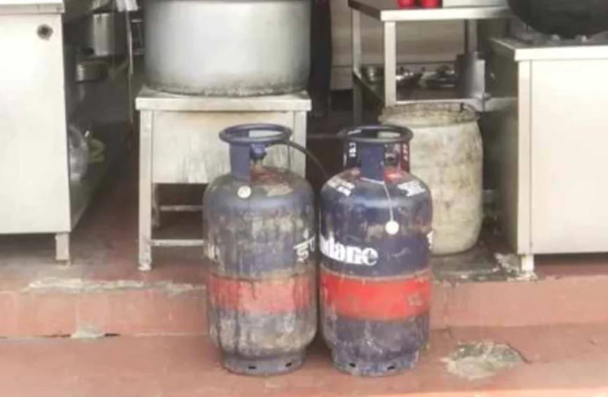 പാചകവാതക ക്ഷാമം രൂക്ഷമായതോടെ കുമ്പള ടൗണിലെ പത്ത് ഹോട്ടലുകൾ പൂട്ടി