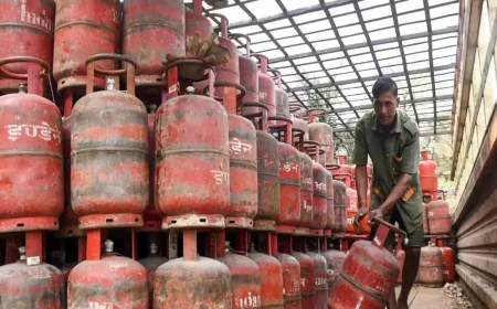 ഹോട്ടലുകളിൽ ഗ്യാസ് ക്ഷാമം രൂക്ഷമായതോടെ ഗ്യാസ് ഏജൻസിക്ക് മുന്നിൽ നാളെ ഹോട്ടലുടമകളുടെ സമരം