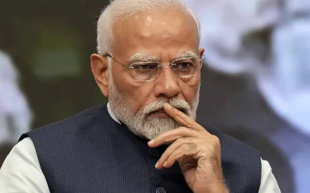 പെ​രു​മാ​റ്റ​ച്ച​ട്ടം ലം​ഘനം; പ്ര​ധാ​ന​മ​ന്ത്രിക്കെതിരെ തെരെഞ്ഞെടുപ്പ് കമ്മീഷന് പരാതി നൽകി കോൺഗ്രസ് നേതാവ് 