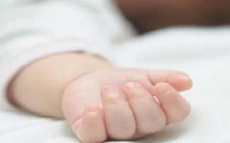 ഉറക്കാൻ കിടത്തിയ മൂന്നു മാസം പ്രായമുള്ള കുഞ്ഞ് മരിച്ചു; തൊണ്ടയിൽ പാൽ കുടുങ്ങിയതെന്ന് സംശയം