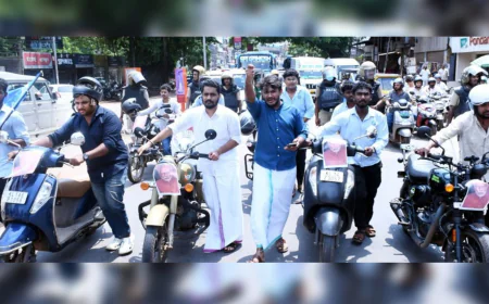 പെട്രോൾ -ഡീസൽ വില വർദ്ധനവിനെതിരെ ജില്ലയിൽ ബൈക്ക് തള്ളി പ്രതിഷേധം