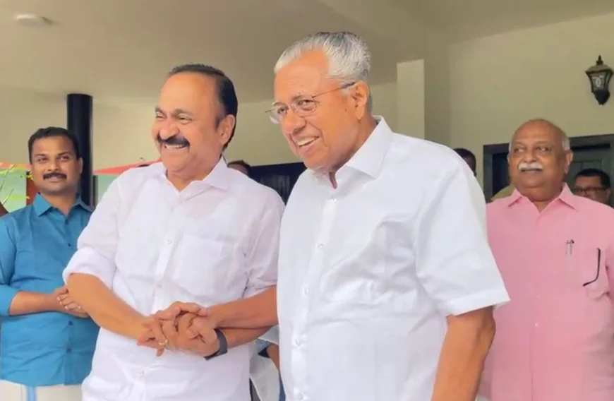പിണറായി വിജയനെ കാണാനെത്തി നിയുക്ത മുഖ്യമന്ത്രി വി ഡി സതീശൻ