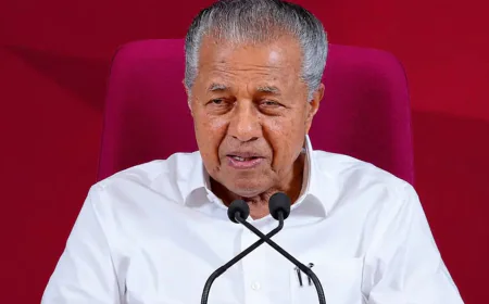 പ്രതിപക്ഷ നേതാവിന്റെ യാത്ര മുടങ്ങിയ സംഭവം; കേരള ഹൗസിലെ പ്രോട്ടോക്കോള്‍ ഓഫീസര്‍ക്ക് സസ്പെന്‍ഷന്‍