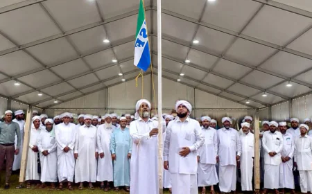 പ്രൗഢ തുടക്കം; കാസർകോട് ജില്ലാ സാഹിത്യോത്സവിന് പതാക ഉയർന്നു 