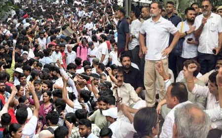 പ്രധാനമന്ത്രിയുടെ വസതിക്ക് മുന്നിൽ കോൺഗ്രസിന്റെ വൻ പ്രതിഷേധം; രാഹുൽ ഗാന്ധിയും പ്രിയങ്കയും സമരമുഖത്ത്