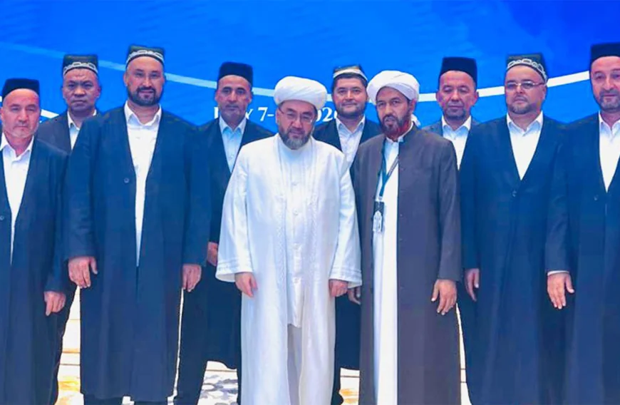 അന്താരാഷ്ട്ര ഇസ്ലാമിക് ഫോറത്തില്‍ ഡോ: അബ്ദുല്‍ ഹകീം അസ്ഹരിയെ ഉസ്ബെക്കിസ്ഥാന്‍ ഗ്രാന്‍ഡ് മുഫ്തി ആദരിച്ചു