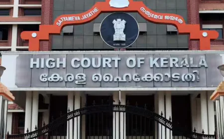 സവർക്കർ ക്വിസ് വിവാദം: അധ്യാപകന്റെ സസ്പെൻഷൻ ഹൈക്കോടതി സ്റ്റേ ചെയ്തു