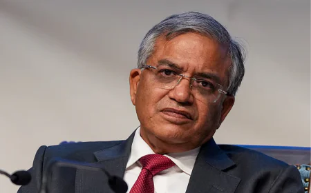 ഭിന്നത രൂക്ഷം; പൊതുപരിപാടികളിൽ നിന്ന് പിന്മാറി മുഖ്യ തിരഞ്ഞെടുപ്പ് കമ്മിഷണർ 