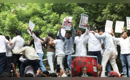 മുഖ്യതിരഞ്ഞെടുപ്പ് കമ്മീഷണര്‍ ഗ്യാനേഷ് കുമാറിന്റെ രാജി ആവശ്യപ്പെട്ട് രാജ്യവ്യാപക പ്രതിഷേധം