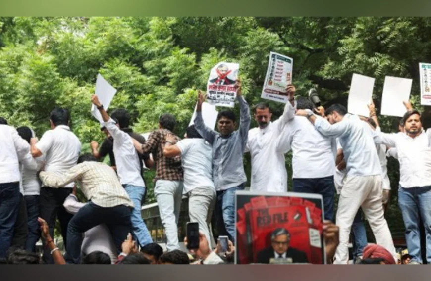 മുഖ്യതിരഞ്ഞെടുപ്പ് കമ്മീഷണര്‍ ഗ്യാനേഷ് കുമാറിന്റെ രാജി ആവശ്യപ്പെട്ട് രാജ്യവ്യാപക പ്രതിഷേധം