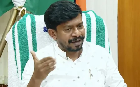 കായിക മന്ത്രി ഒ ജെ ജനീഷിനെതിരെ കരിങ്കൊടി; കാസർകോട്ട് എസ്ടി പ്രമോട്ടറെ ജോലിയിൽ നിന്ന് പിരിച്ചുവിട്ടു