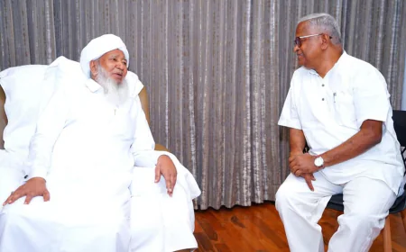 ഡോ: പുരുഷോത്തമ ബിളിമലെ കാന്തപുരം എ പി അബൂബക്കർ മുസ്‌ലിയാരുമായി കൂടിക്കാഴ്ച നടത്തി  