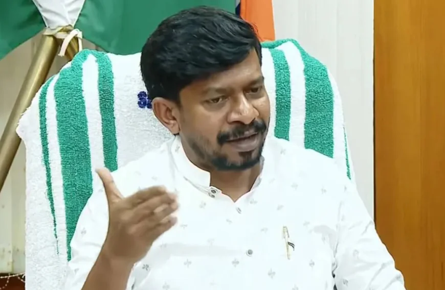 കായിക മന്ത്രി ഒ ജെ ജനീഷിനെതിരെ കരിങ്കൊടി; കാസർകോട്ട് എസ്ടി പ്രമോട്ടറെ ജോലിയിൽ നിന്ന് പിരിച്ചുവിട്ടു
