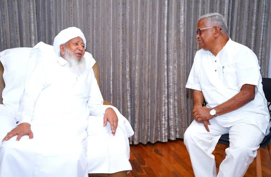 ഡോ: പുരുഷോത്തമ ബിളിമലെ കാന്തപുരം എ പി അബൂബക്കർ മുസ്‌ലിയാരുമായി കൂടിക്കാഴ്ച നടത്തി  